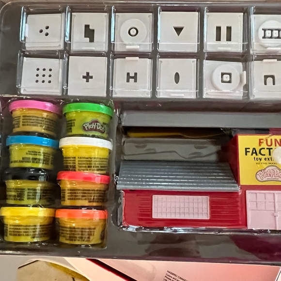 ⭐️NEW NWT NIB LOT CLASSIC RETRO VINTAGE STYLE TOYS GAMES BATTLESHIP PLAY-DOH - Picture 11 of 13